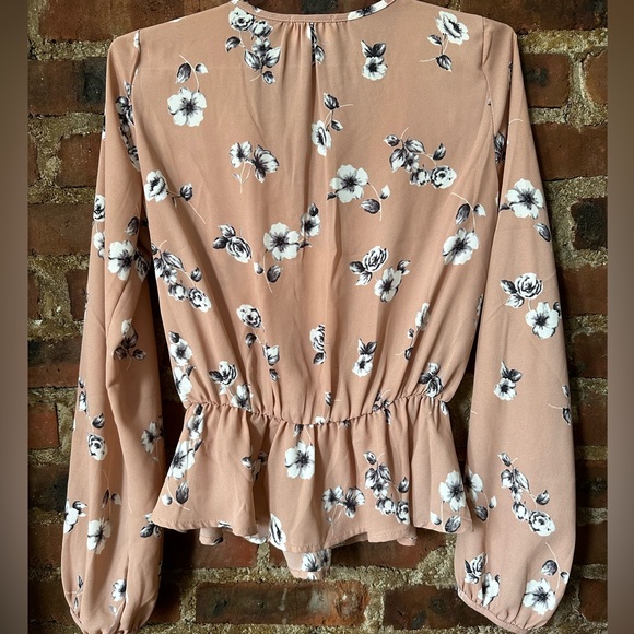 Pink blouse - Picture 2 of 3